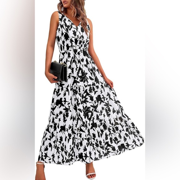 Dresses & Skirts - Chic Black and White Floral Maxi Dress